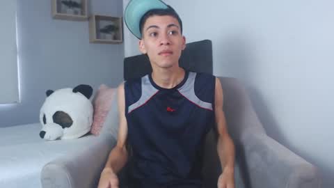 Snapshot of yulian_vasquez chatting on February 28, 12:20 pm yulian_vasquez online show from February 28, 12:20 pm