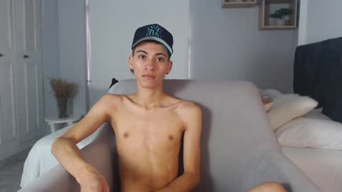 Snapshot of yulian_vasquez chatting on March 10, 12:06 pm yulian_vasquez online show from March 10, 12:06 pm
