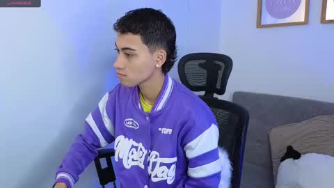 Snapshot of yulian_vasquez chatting on September 24, 12:23 pm yulian_vasquez online show from September 24, 12:23 pm