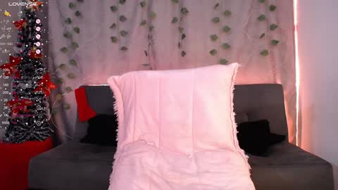 yuliath online show from December 3, 8:00 am