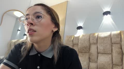 yulievans online show from February 7, 9:04 pm