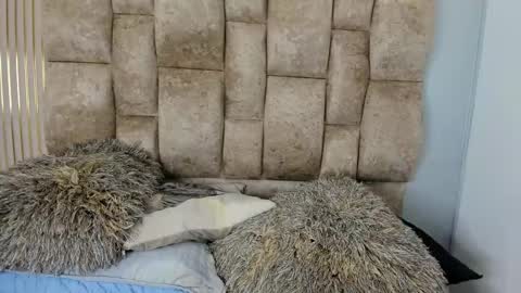 yulievans online show from March 6, 3:24 pm