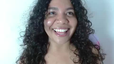 Snapshot of yulissa18 chatting on February 25, 9:15 pm Yuli and SaraIndependent model online show from February 25, 9:15 pm
