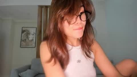 Yumi online show from December 5, 1:09 pm