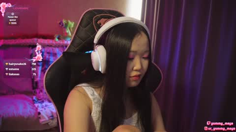 Snapshot of yummy_maya chatting on February 6, 8:18 am Chimi online show from February 6, 8:18 am