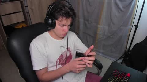 Snapshot of yurii_moody chatting on December 6, 1:35 am yurii_moody online show from December 6, 1:35 am