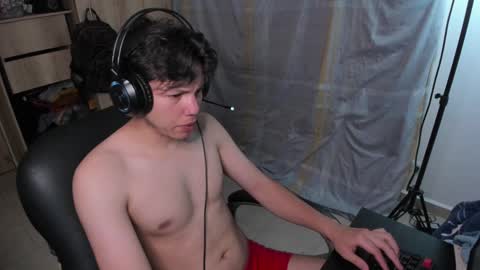 Snapshot of yurii_moody chatting on December 13, 4:33 am yurii_moody online show from December 13, 4:33 am