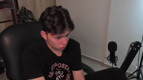 Snapshot of yurii_moody chatting on January 22, 2:15 am yurii_moody online show from January 22, 2:15 am