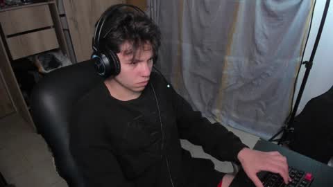 Snapshot of yurii_moody chatting on December 3, 2:20 am yurii_moody online show from December 3, 2:20 am