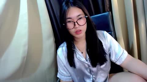 yuriyumixx_xoxo online show from September 21, 11:25 am