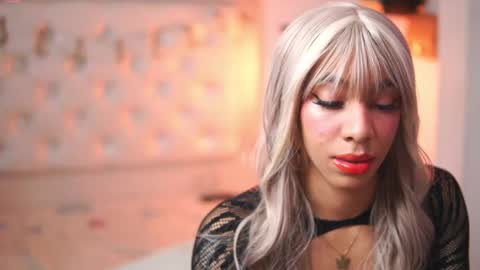 Snapshot of yuyi_cam chatting on October 6, 3:35 am Yuyi Cam online show from October 6, 3:35 am
