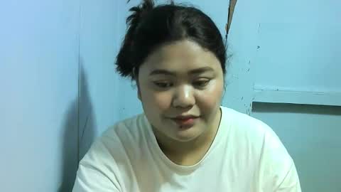 hi i am YvanVan online show from December 18, 1:05 am