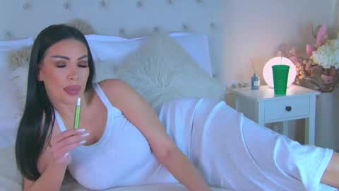 Laura online show from February 20, 10:06 am