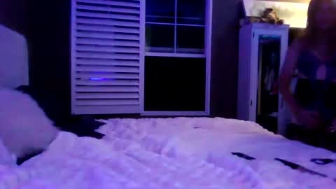 Yvonne online show from October 18, 6:17 am