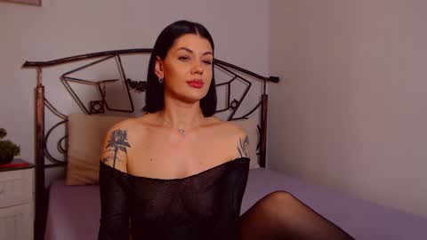 I V Y   online show from March 18, 9:09 pm