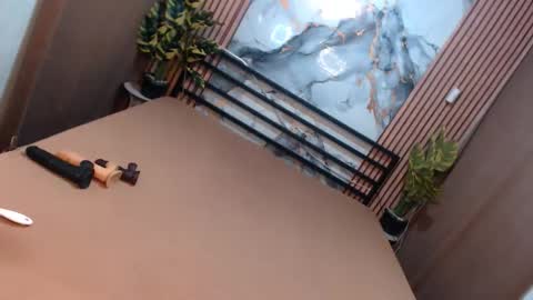 yvonnellvs online show from January 18, 5:55 pm