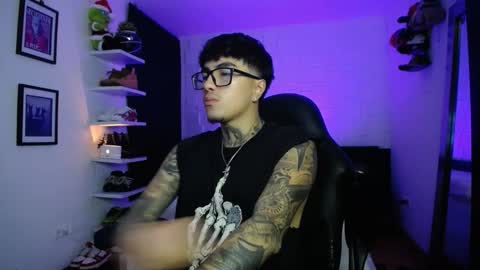 zac_muller1 online show from January 9, 10:21 am