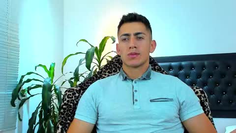 zachpri20 online show from September 16, 8:39 am