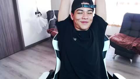 Snapshot of zackss_player chatting on October 25, 2:50 pm zackss_player online show from October 25, 2:50 pm