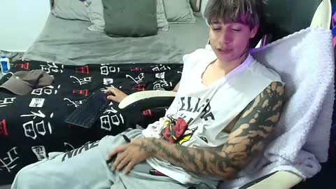 zack online show from April 15, 7:58 pm