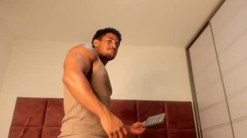 Snapshot of zane_lux chatting on February 25, 5:40 pm Zane Lux online show from February 25, 5:40 pm