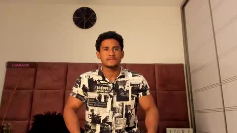 Snapshot of zane_lux chatting on February 26, 12:05 pm Zane Lux online show from February 26, 12:05 pm