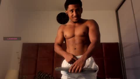 Snapshot of zane_lux chatting on March 8, 12:30 pm Zane Lux online show from March 8, 12:30 pm