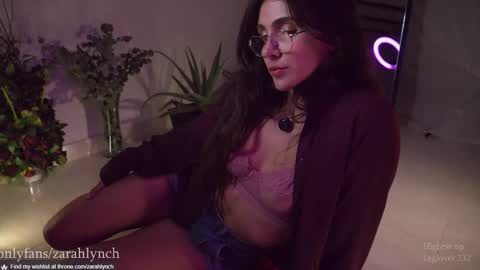 Snapshot of zarahlynch chatting on September 21, 1:42 am Miss Lynch Next show 2911 online show from September 21, 1:42 am