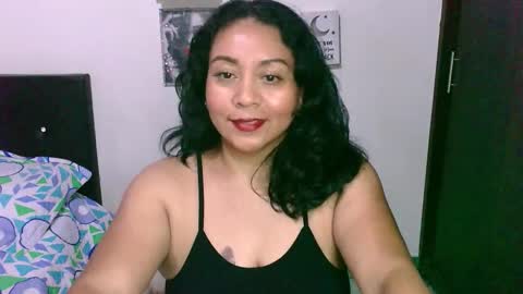 Snapshot of zaray_45bella chatting on October 12, 12:25 am zaray online show from October 12, 12:25 am