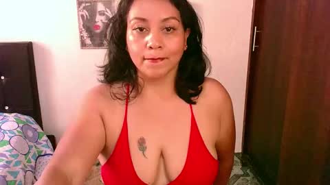 Snapshot of zaray_45bella chatting on October 16, 9:13 pm zaray online show from October 16, 9:13 pm