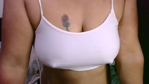 Snapshot of zaray_45bella chatting on October 10, 10:36 pm zaray online show from October 10, 10:36 pm
