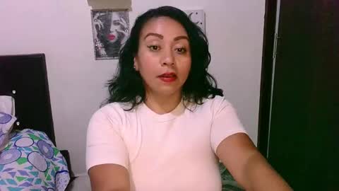 Snapshot of zaray_45bella chatting on October 17, 9:52 pm zaray online show from October 17, 9:52 pm