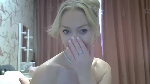 Snapshot of zarinaswift chatting on October 6, 4:19 am Zarina Swift online show from October 6, 4:19 am