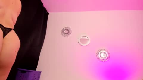 Snapshot of zaritha_li chatting on September 12, 10:28 am Zaritha Li online show from September 12, 10:28 am