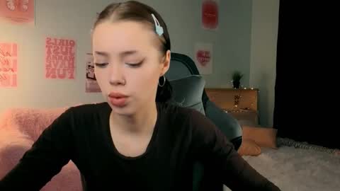 Lara online show from March 1, 7:51 pm