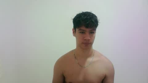 zeus_183 online show from November 2, 11:49 pm