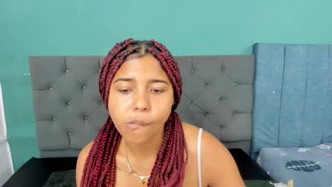 zeynep_20_ online show from January 7, 6:18 am