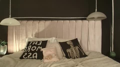 zhally_dee online show from October 23, 7:48 pm