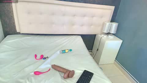 ZHAMIRA  ANDRES online show from November 13, 12:46 am