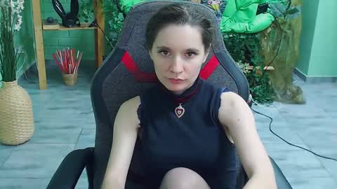 zianichols online show from March 1, 2:37 am