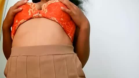 elly online show from April 4, 5:36 am