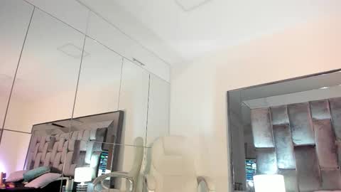 Nia  online show from October 2, 12:59 pm