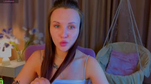 Snapshot of zlata__fox chatting on October 1, 3:55 pm Zlata Mon Tue Thu Fri Sun Sa GMT 3 0000pm - 0600pm online show from October 1, 3:55 pm