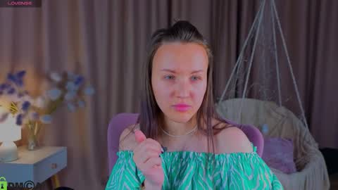 Snapshot of zlata__fox chatting on October 4, 5:00 pm Zlata Mon Tue Thu Fri Sun Sa GMT 3 0000pm - 0600pm online show from October 4, 5:00 pm