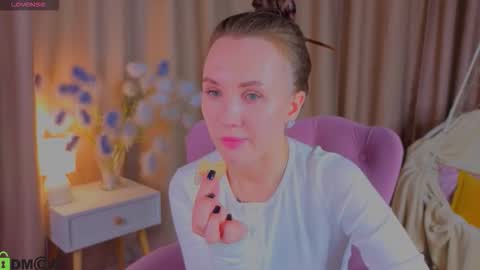 Zlata  Mon Tue Thu Fri Sun Sa GMT 3 0000pm - 0600pm  online show from October 25, 5:46 pm