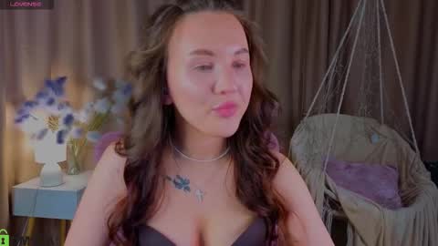 Snapshot of zlata__fox chatting on October 5, 5:09 pm Zlata Mon Tue Thu Fri Sun Sa GMT 3 0000pm - 0600pm online show from October 5, 5:09 pm