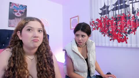 Zoe And Valeria online show from April 9, 5:07 pm