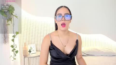 zoe_blunt_one online show from April 21, 12:12 pm
