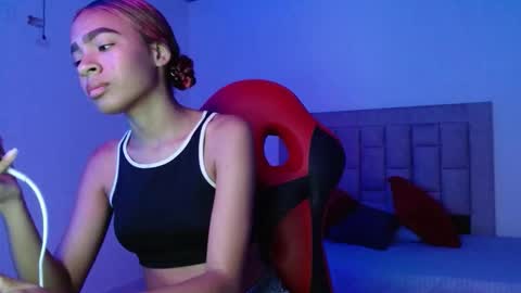 zoe_galli online show from October 21, 11:41 pm