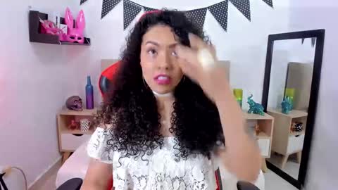 Zoe Gruber online show from December 17, 11:59 pm